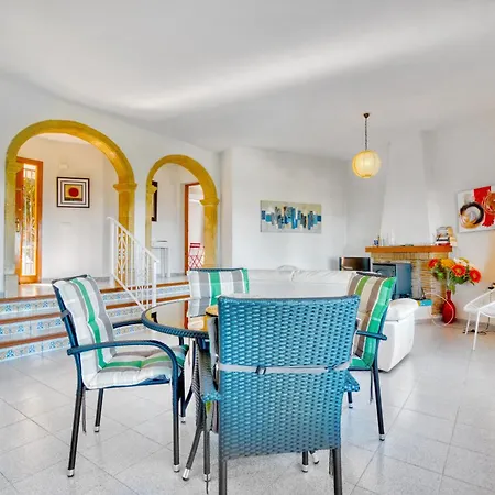Alta Villa